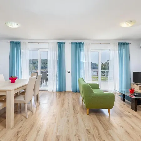 Stunning Apartment In Pula With 2 Bedrooms And Wifi *