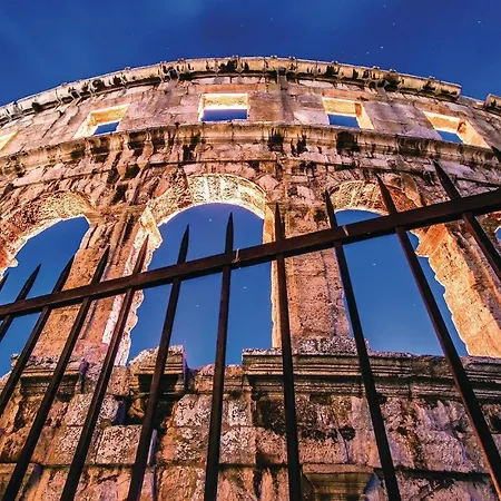 Apartamento Stunning Apartment In Pula With 2 Bedrooms And Wifi Pula