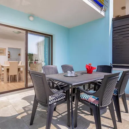 Stunning Apartment In Pula With 2 Bedrooms And Wifi