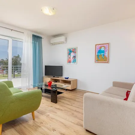 Stunning Apartment In Pula With 2 Bedrooms And Wifi بولا
